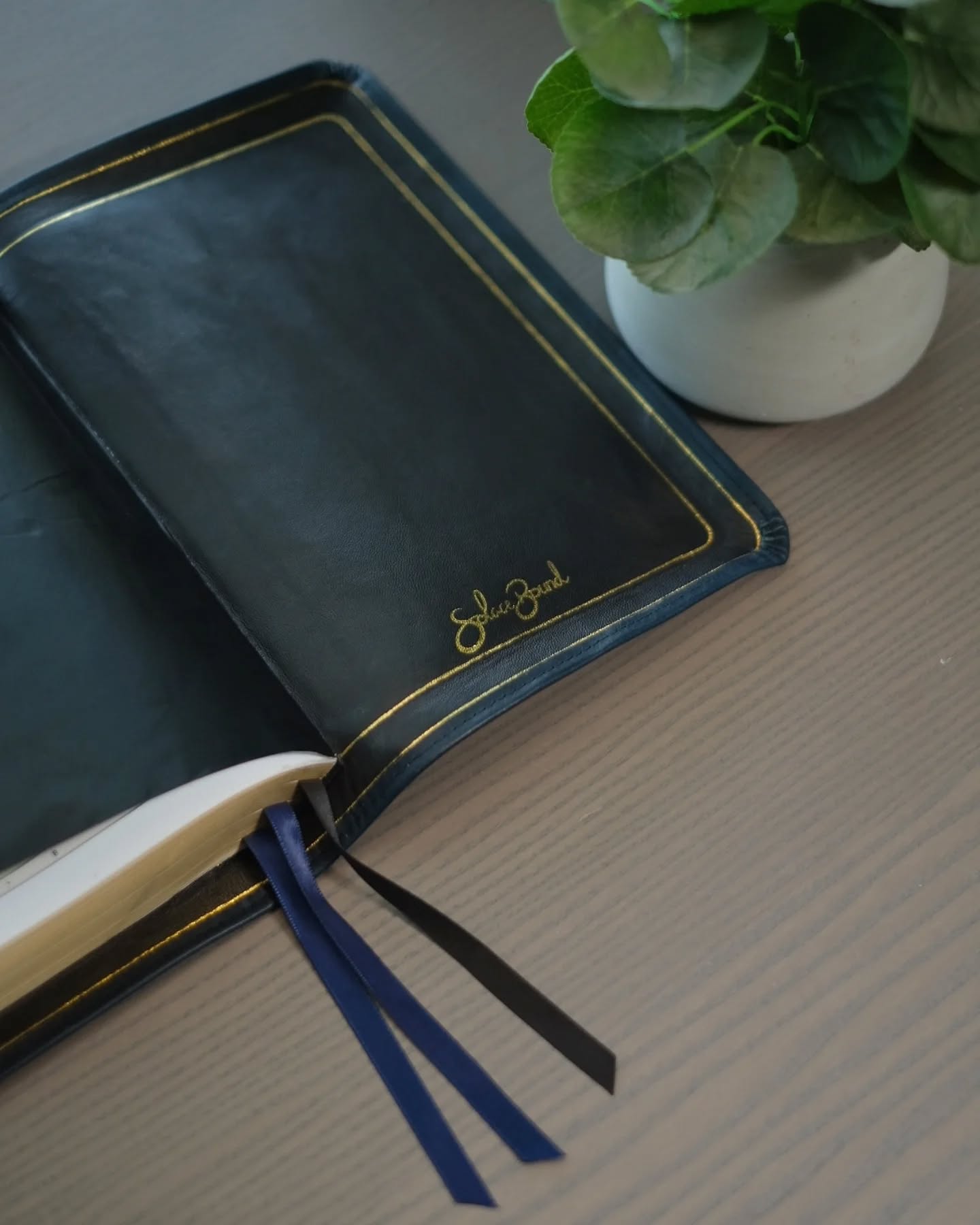 Black Badalassi Carlo Waxy NKJV thumbnail 6