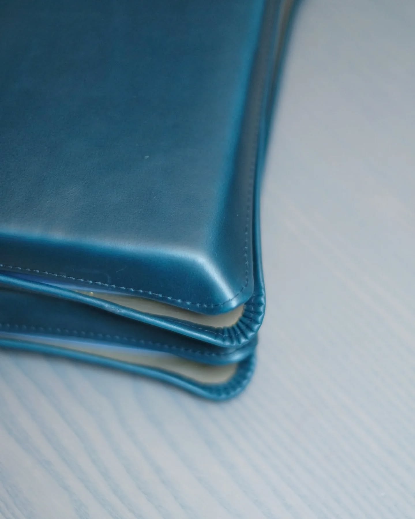Sapphire Blue Leather ESV thumbnail 5