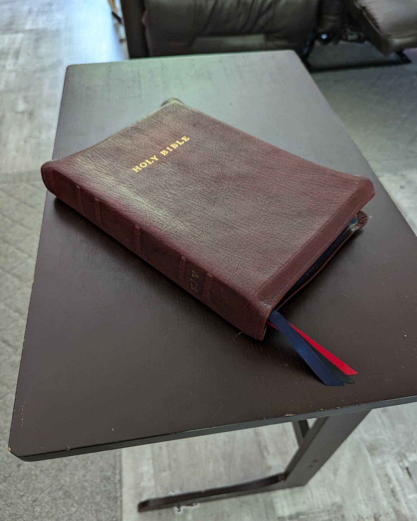 Red Wine Goatskin KJV thumbnail 2
