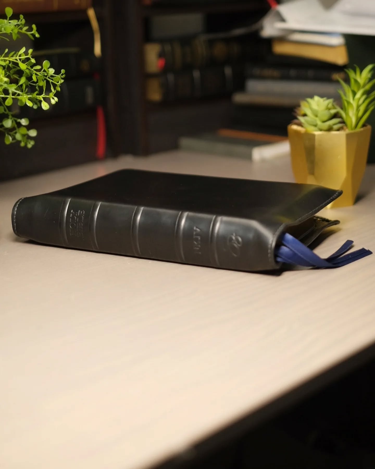 Black Horween Chromexcel NKJV thumbnail 6