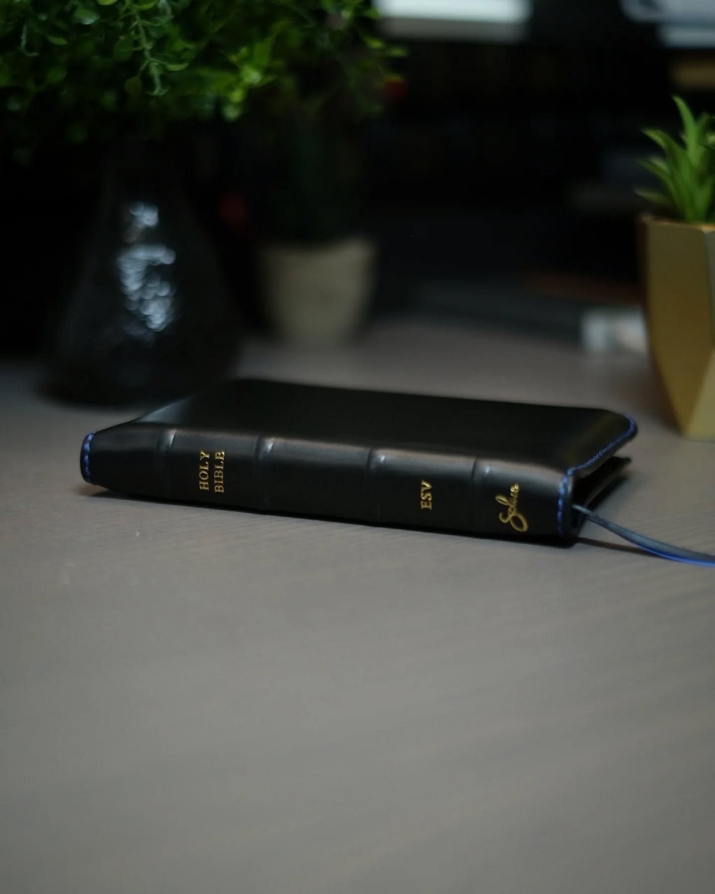 Black Horween Chromexcel ESV thumbnail 4
