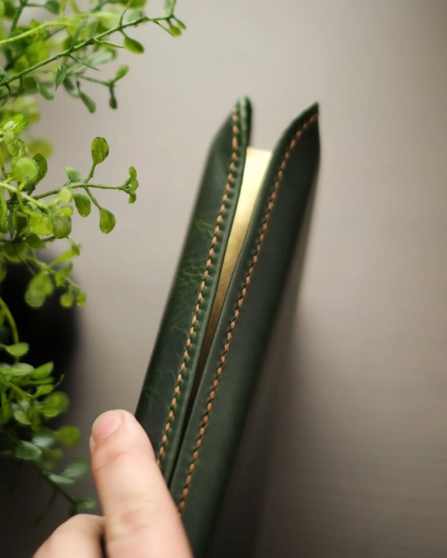 Green Badalassi Carlo Waxy NKJV thumbnail 6
