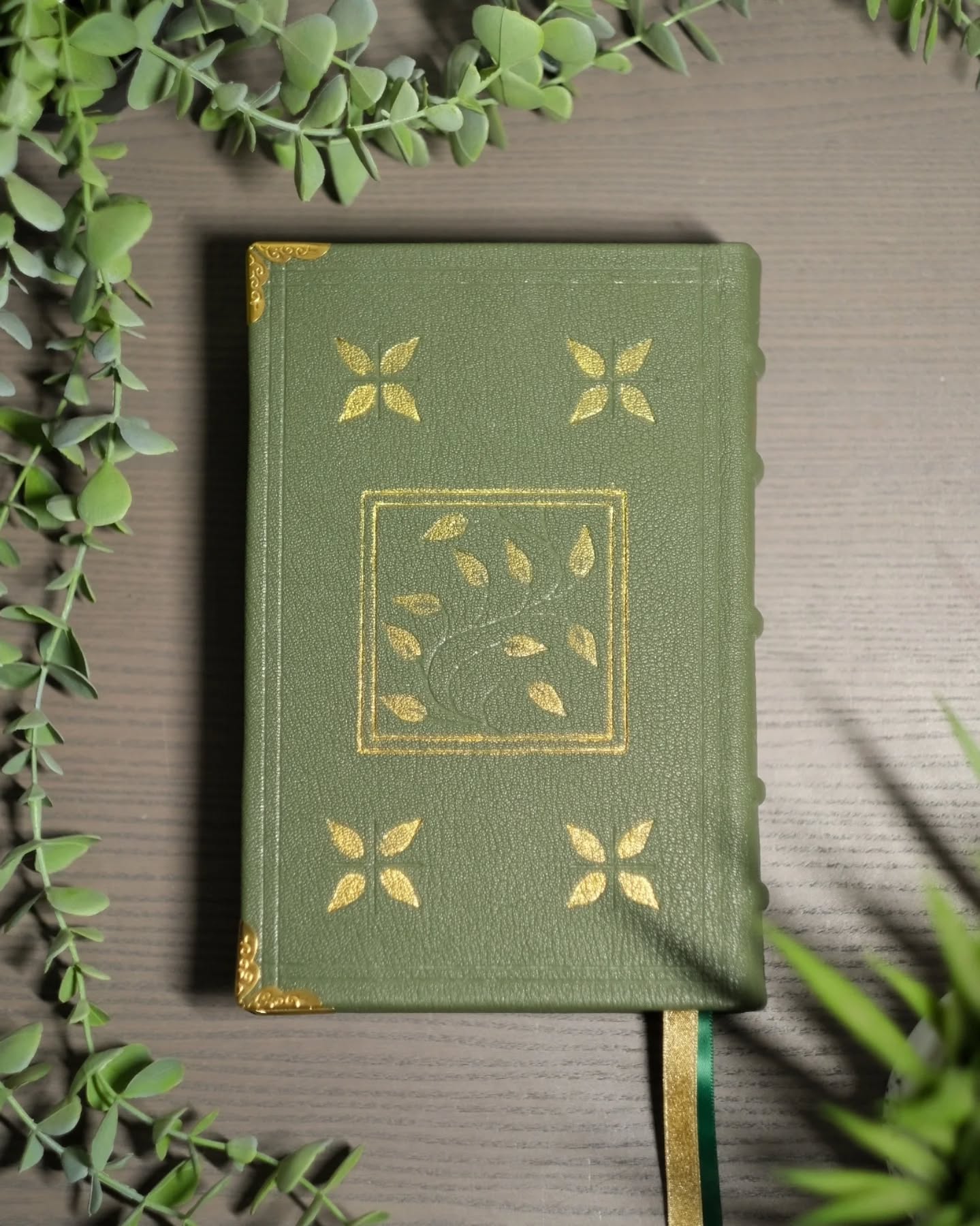 Green Goatskin NIV thumbnail 4