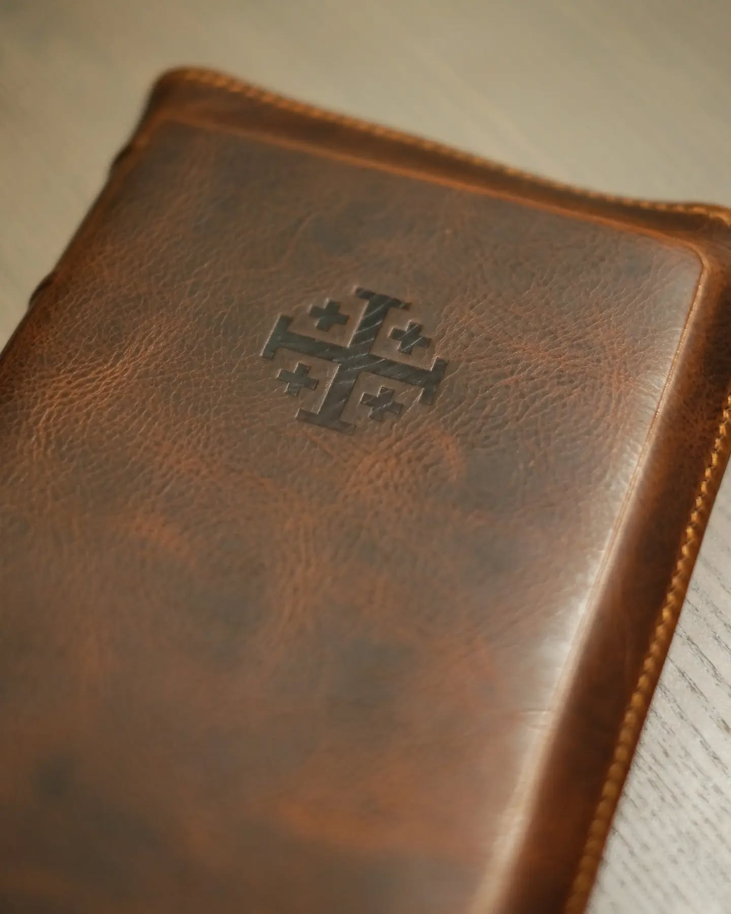 Brown Badalassi Carlo Waxy NKJV thumbnail 5